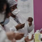 Vaccins COVID‑19 à ARN messager : résultats rassurants en France